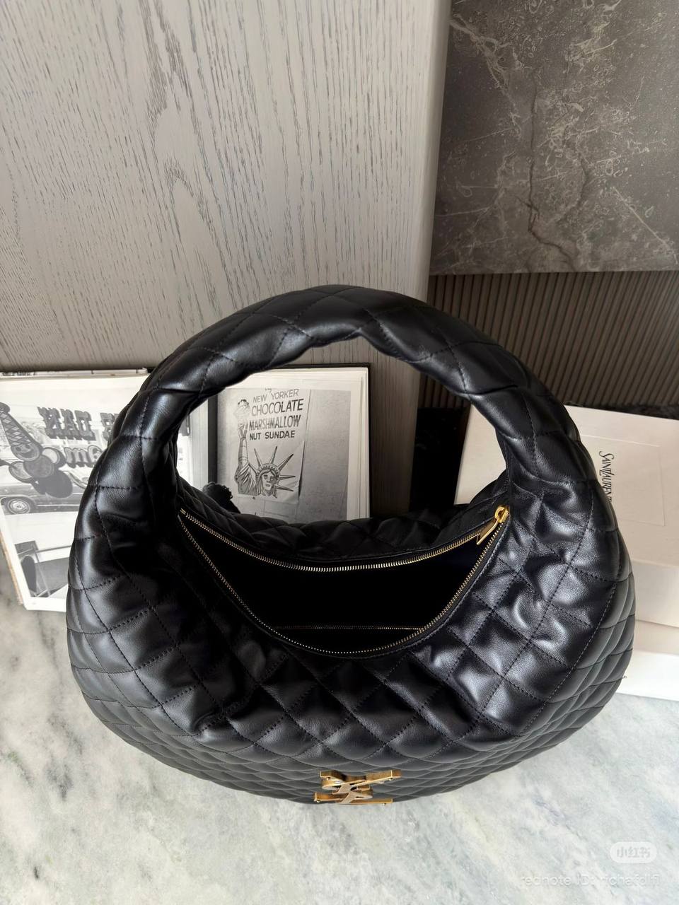 NEW✨YSL✨
MASTER QUALITY 🫶
WITH FULL PACKAGING🎁
SIZE::✨BIG✨
900 dhs🪙💚

Zain255
♥️♥️♥️