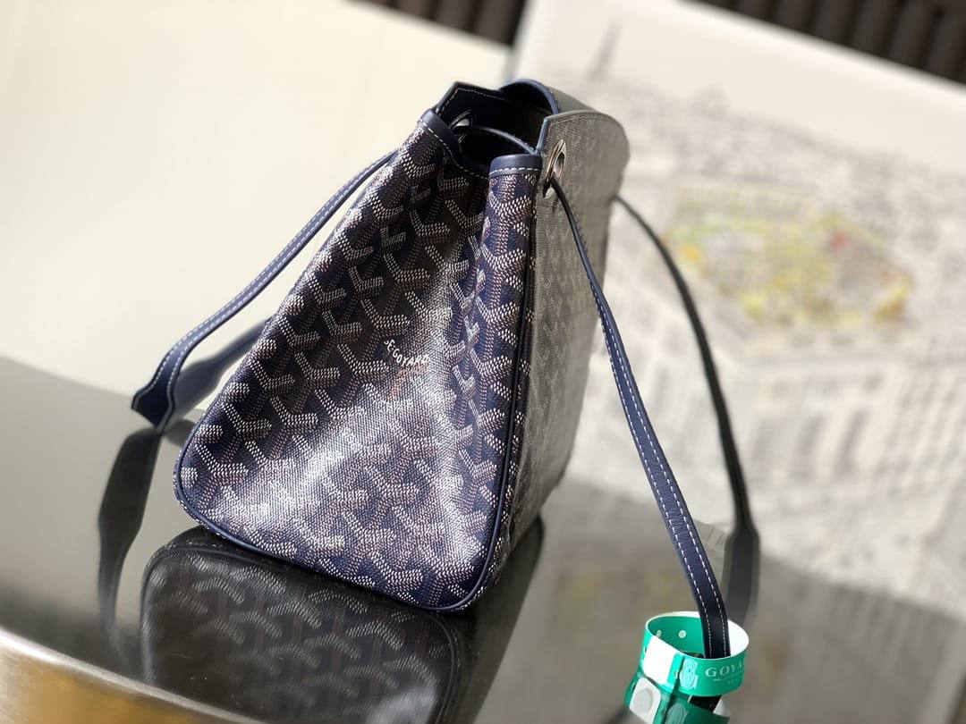 Goyard Rouette Souple Handbag✅*
*Size 31 cm*
For Price 👇 WhatsApp✅
0568585901 
0507557372
0552275751 Owner Zain 👌

Zain274
♥️♥️♥️