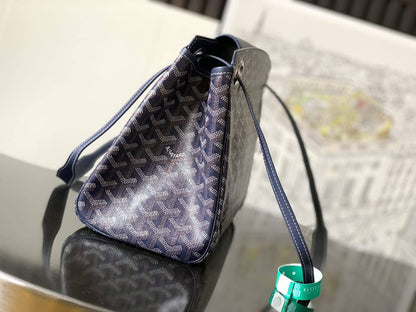 Goyard Rouette Souple Handbag✅*
*Size 31 cm*
For Price 👇 WhatsApp✅
0568585901 
0507557372
0552275751 Owner Zain 👌

Zain274
♥️♥️♥️