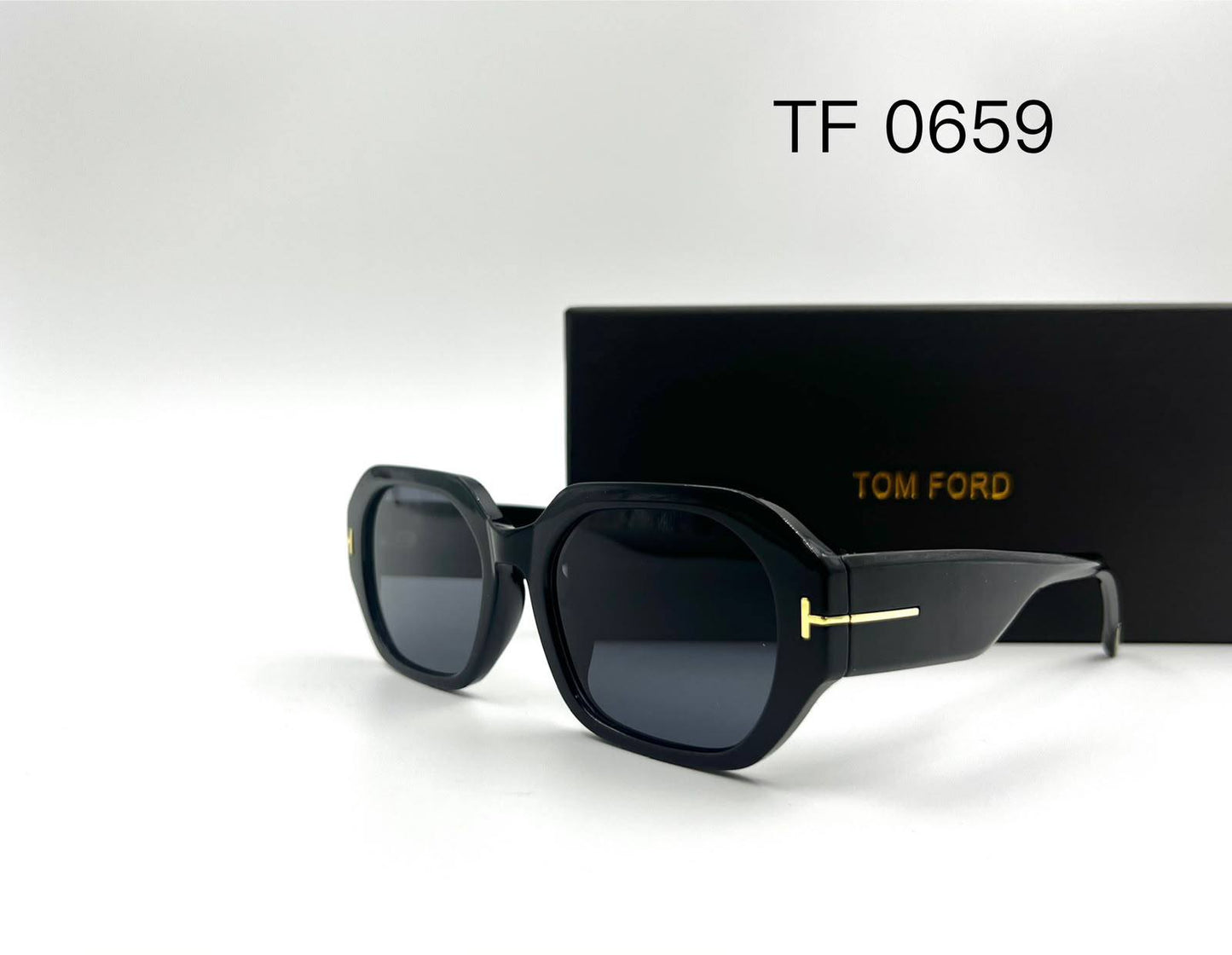 Tom Ford
Sunglasses 🕶️ 
good quality 💯
With master box 🗃️ 
50 dhs✅

Zain273
♥️♥️♥️