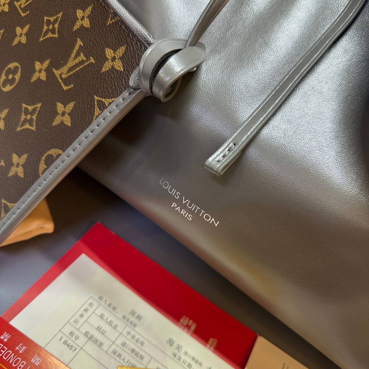 LV

MASTER QUALITY 

WITH DOUBLE BOX 
🎁🎁🎁

300 dhs🪙🖤

Zain39
♥️♥️♥️