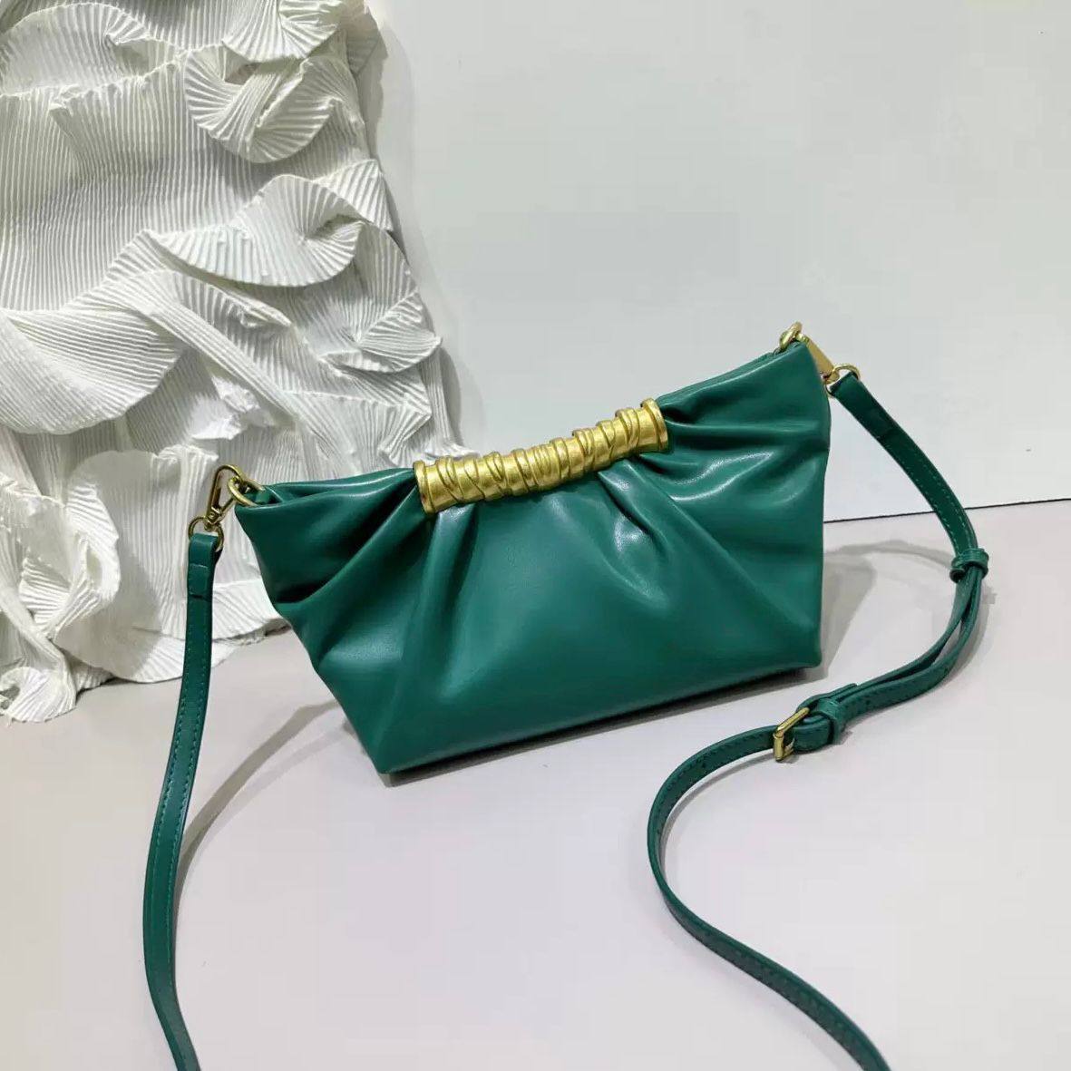 BOTTEGA 

GOOD QUALITY 

WITH BOX 
🎁🎁🎁

90 dhs✅

Zain39
♥️♥️♥️
