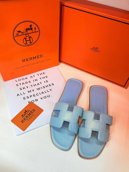 Slippers
Size 36-41
75 dhs✅

Zain236
♥️♥️♥️