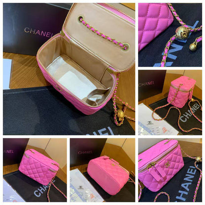 Chanel
good quality
withbox 
🎁🎁🎁

100 dhs🪙🖤

Zain143
♥️♥️♥️