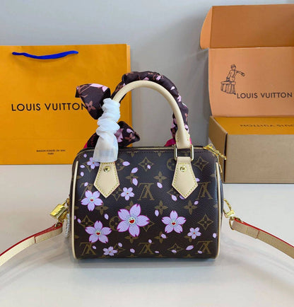 LV
85 dhs👑
size：16cm
Good quality

Zain35
♥️♥️♥️