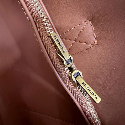 BALENCIAGA 
COPY ONE 
BIG SIZE 
250 dhs✅

Zain295
♥️♥️♥️