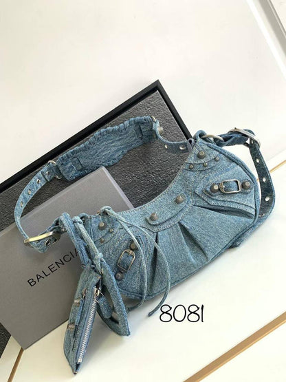 Balenciaga Master
For Price 👇 WTSP Text Zain 0568585901

Zain10
♥️♥️♥️