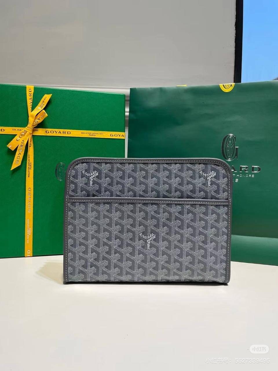 GOYARD
90 dhs🪙🌨️
size    25.5×19×7cm  
withbox
🎁🎁🎁

Zain04
♥️♥️♥️