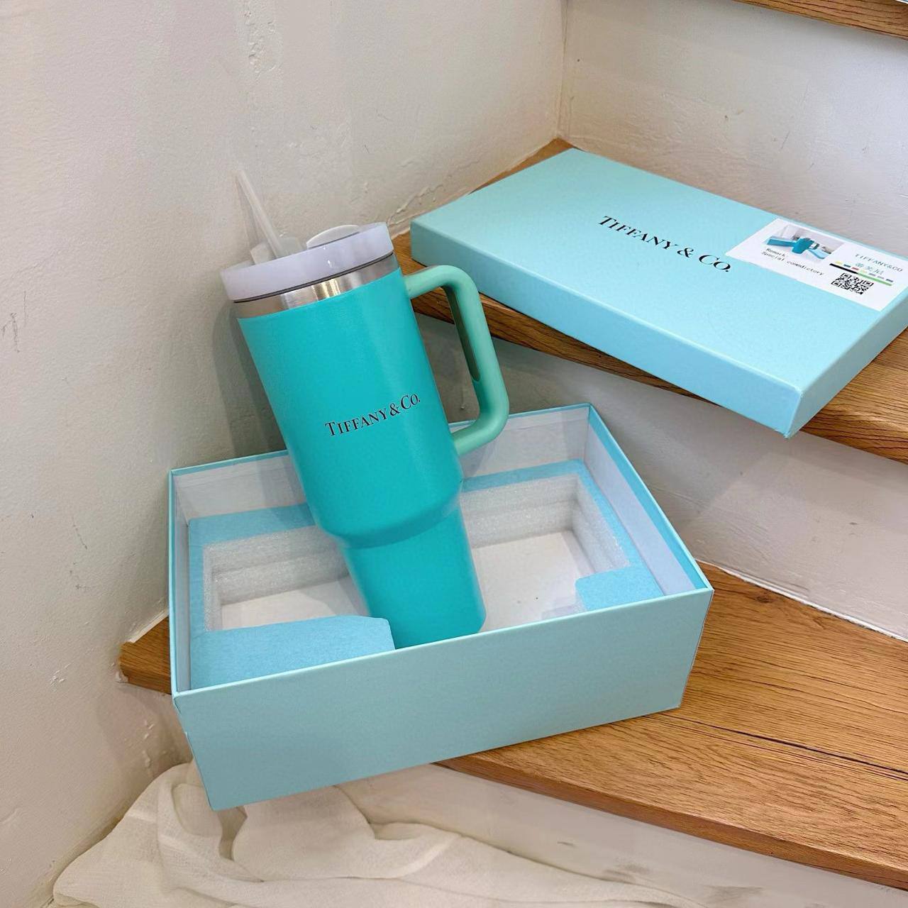Brand Coffee vacuum Cup 
Good quality 
Size ： 27 * 10 cm
55 dhs❣️

Zain115
♥️♥️♥️