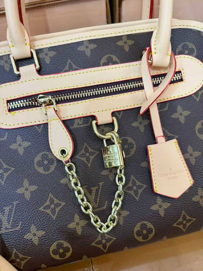 LV

withbox 
🎁🎁🎁

120 dhs🪙🌨️

Zain143
♥️♥️♥️