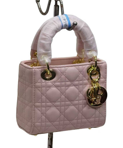 Dior

with box
🎁🎁🎁

115 dhs❣️
17 CM

Zain177
♥️♥️♥️