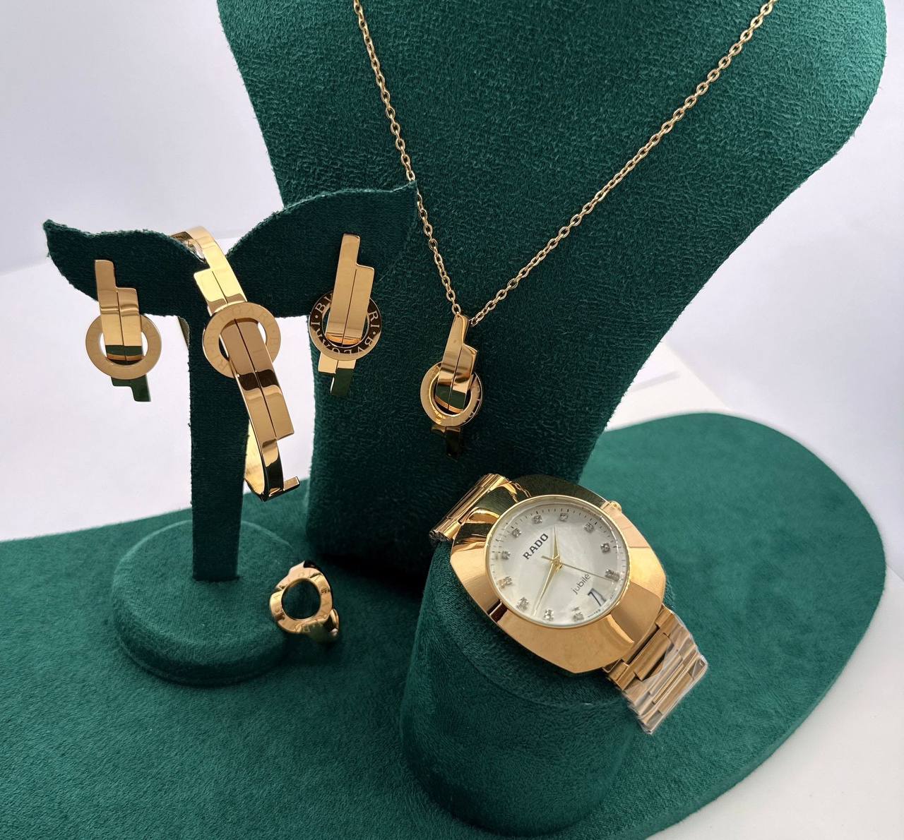 Accessories Set

With box 
🎁🎁🎁

90 dhs🪙💚

Zain45
♥️♥️♥️