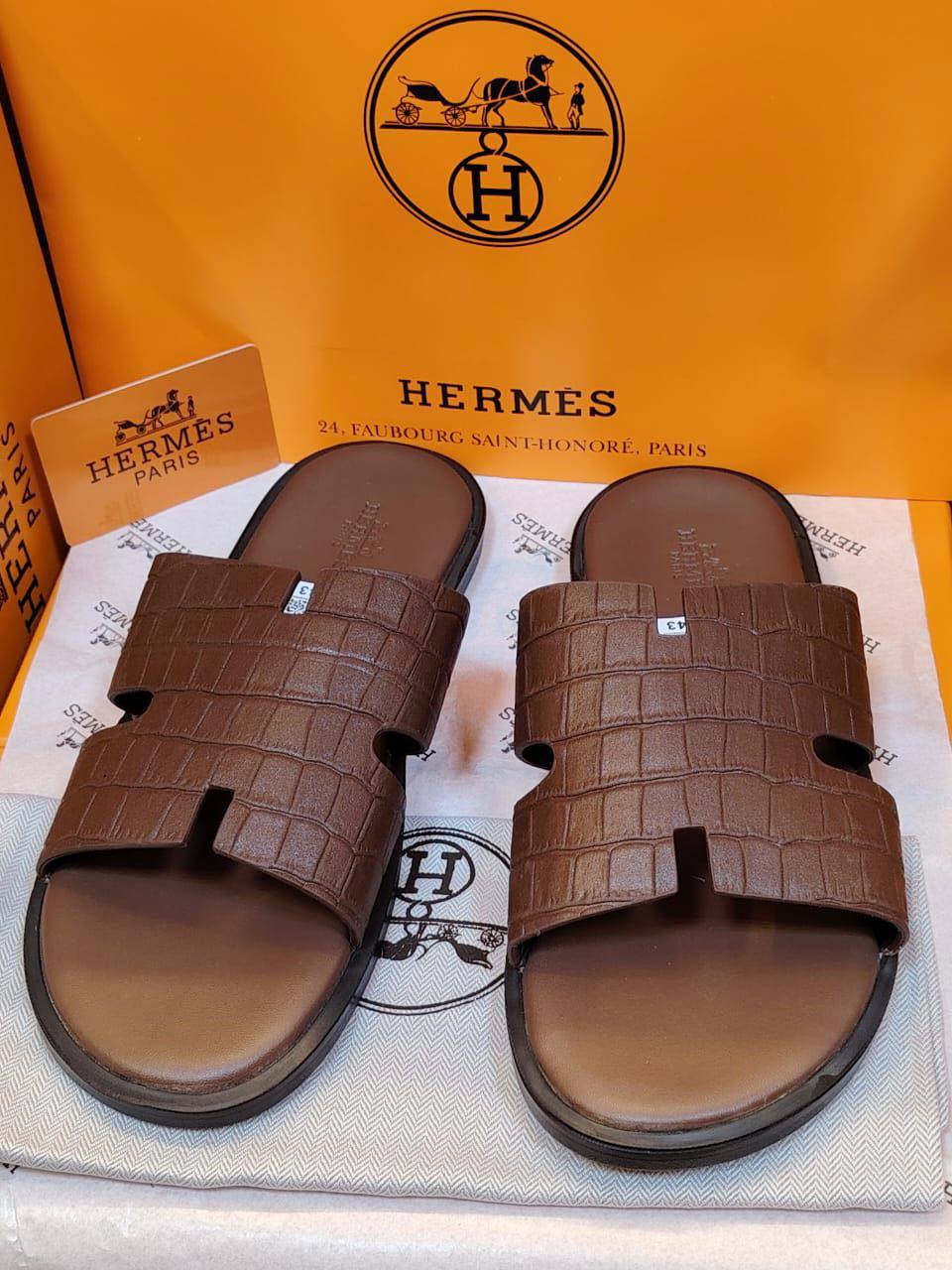 Hermes Slipper 
For Men, New Arrived 
Size 40 To 45
105 dhs❣️

Zain120
♥️♥️♥️