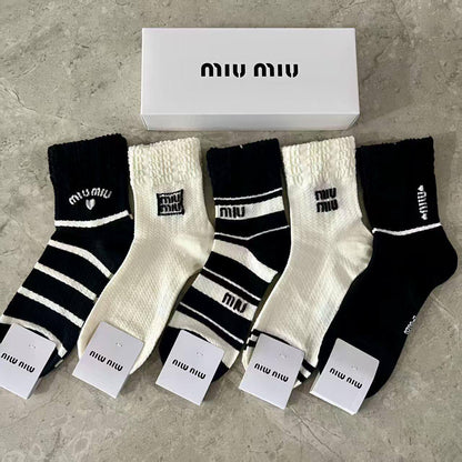 ALO 
5in 1 
30 dhs❣️

with box
🎁🎁🎁

Zain90
♥️♥️♥️