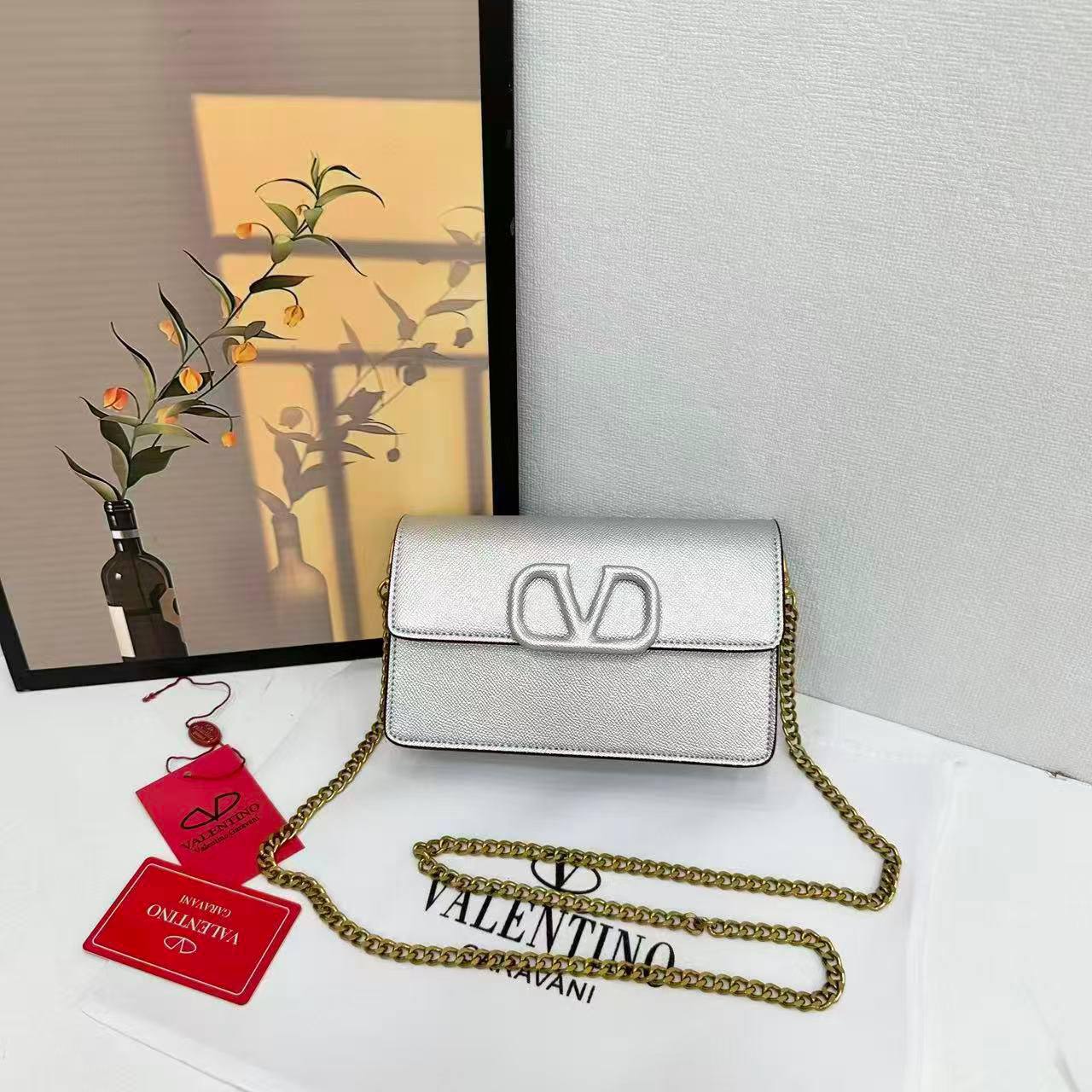 VALENTINO 

NEW CANE GOOD QUALITY 

SMALL SIZE 

WITH BOX 
🎁🎁🎁

110 dhs✅

Zain39
♥️♥️♥️