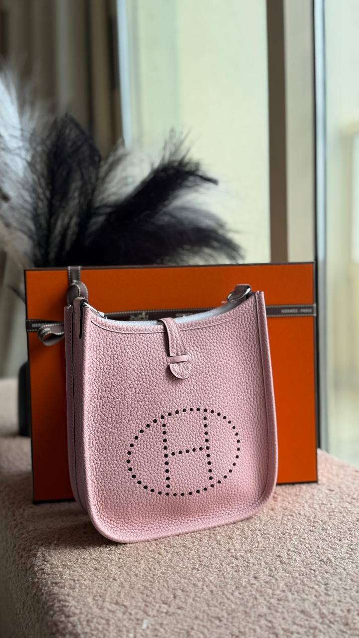 HERMES 🧡
MINI EVELYNE 16 cm
*with original packing*🎁
*HANDMADE*
For Price 👇 WTSP Text Zain 0568585901

Zain280
♥️♥️♥️