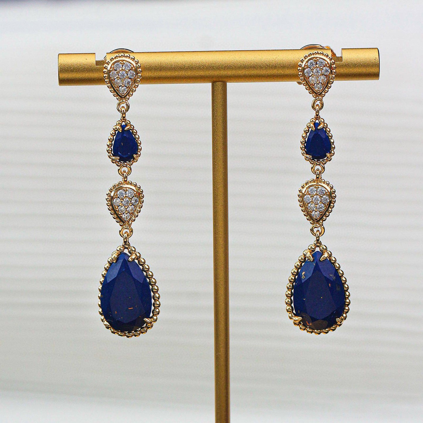 BOUCHERON ❤️‍🔥*
Earring 🐦‍🔥
Master quality 💯
With normal boxes 🗃️ 
Offer price👇
60 dhs🪙🌨️
With master box 📦 
140 dhs🪙🌨️

Zain216
♥️♥️♥️