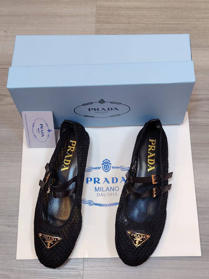 Prada 
Size 36 To 41
105 dhs✅

Zain120
♥️♥️♥️
