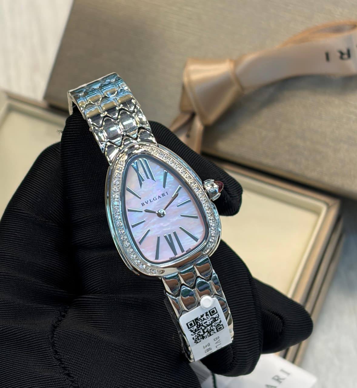 Bvlgari watch for ladies 
good quality 
270 dhs❣️

Zain59
♥️♥️♥️