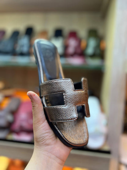 Hermes

Available Silver with black
awesome combo

90 dhs🇦🇪🇦🇪

Zain236
♥️♥️♥️
