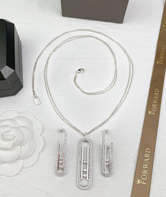 Messika SET 
NECKLACE 
EARRINGS
150 dhs🪙🌨️SET 

WITH BOX AND PAPER BAG
🎁🎁🎁

Zain89
♥️♥️♥️