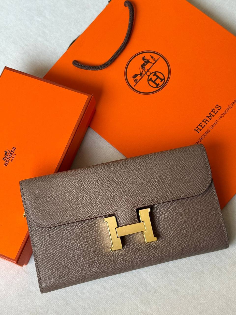 HERMES
💙*Super Master*💙
💙*With original box*💙
380 dhs🌺

Zain281
♥️♥️♥️