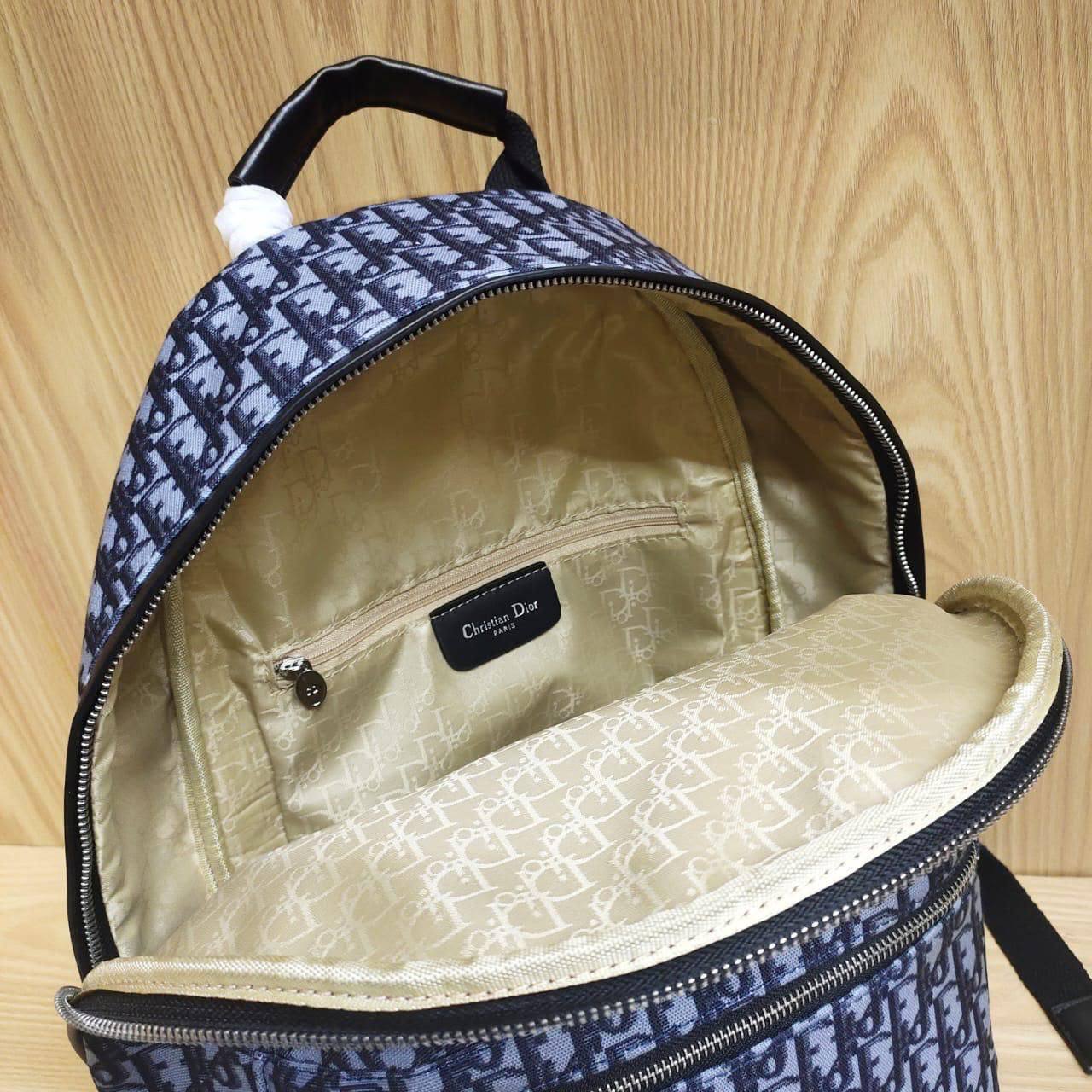 DIOR 
BACKPACK 
GOOD QUALITY
95 dhs✅

Zain295
♥️♥️♥️