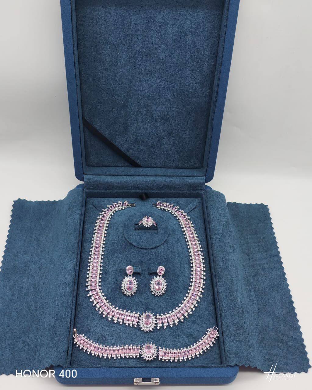Accessories  set

360 dhs🇦🇪 set with box

280 dhs🇦🇪  set without box

Zain122
♥️♥️♥️