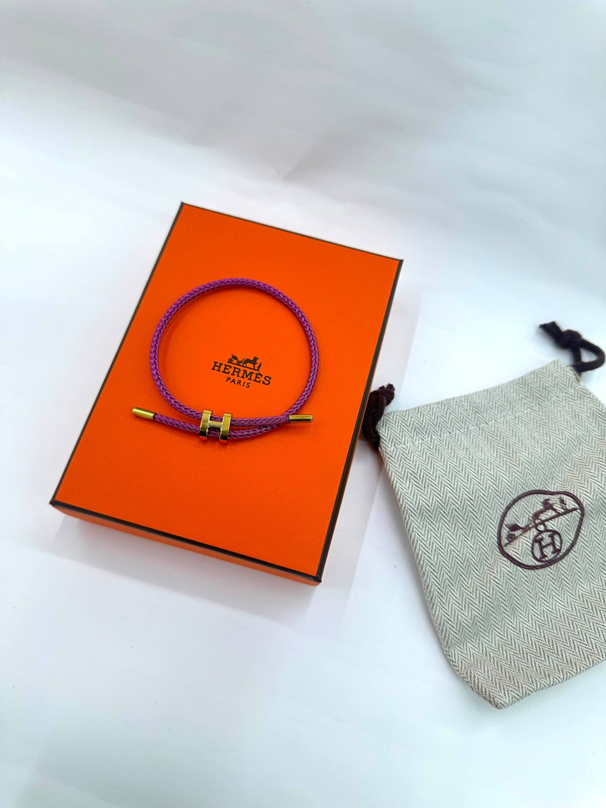 Hermes
Good quality 
Bracelet 
With black boxes
20 dhs🇦🇪🇦🇪

With normal boxes and 
Paper bag
30 dhs🇦🇪🇦🇪

With original boxes
40 dhs🇦🇪🇦🇪

Zain216
♥️♥️♥️