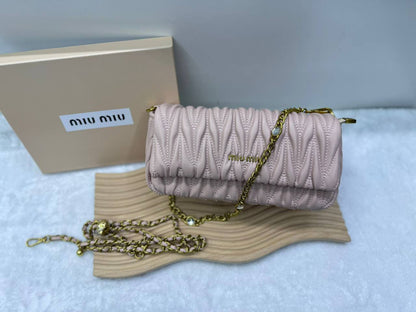 Miu Miu

With box 
🎁🎁🎁

110 dhs🪙🌺

Zain114
♥️♥️♥️