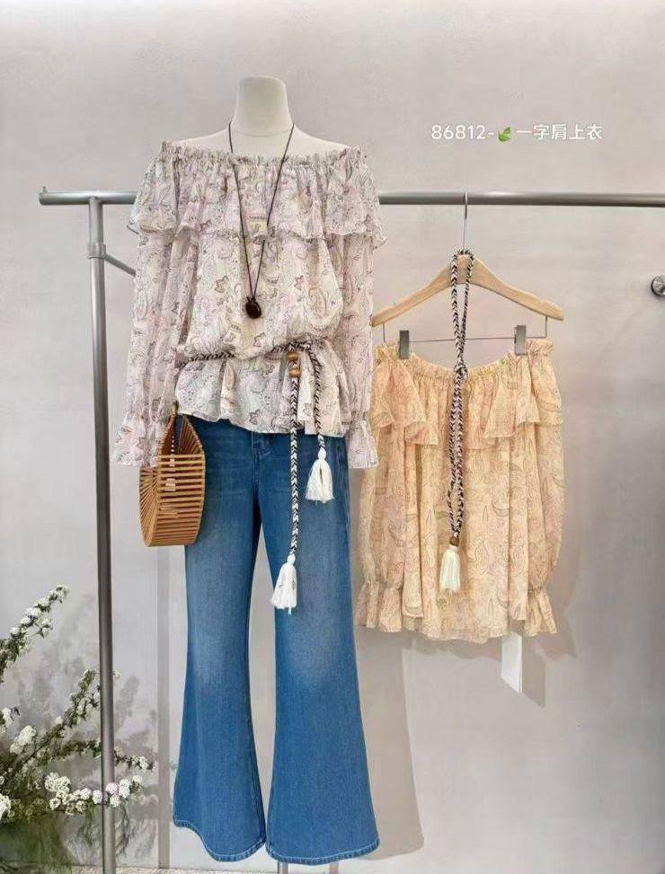 shoulder paisley blouse 
M ML size 
100 dhs✅

Zain17
♥️♥️♥️