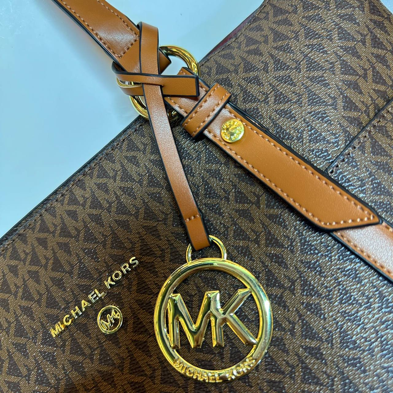 MK  
GOOD QUALITY 
105 dhs🇦🇪🇦🇪

Zain295
♥️♥️♥️