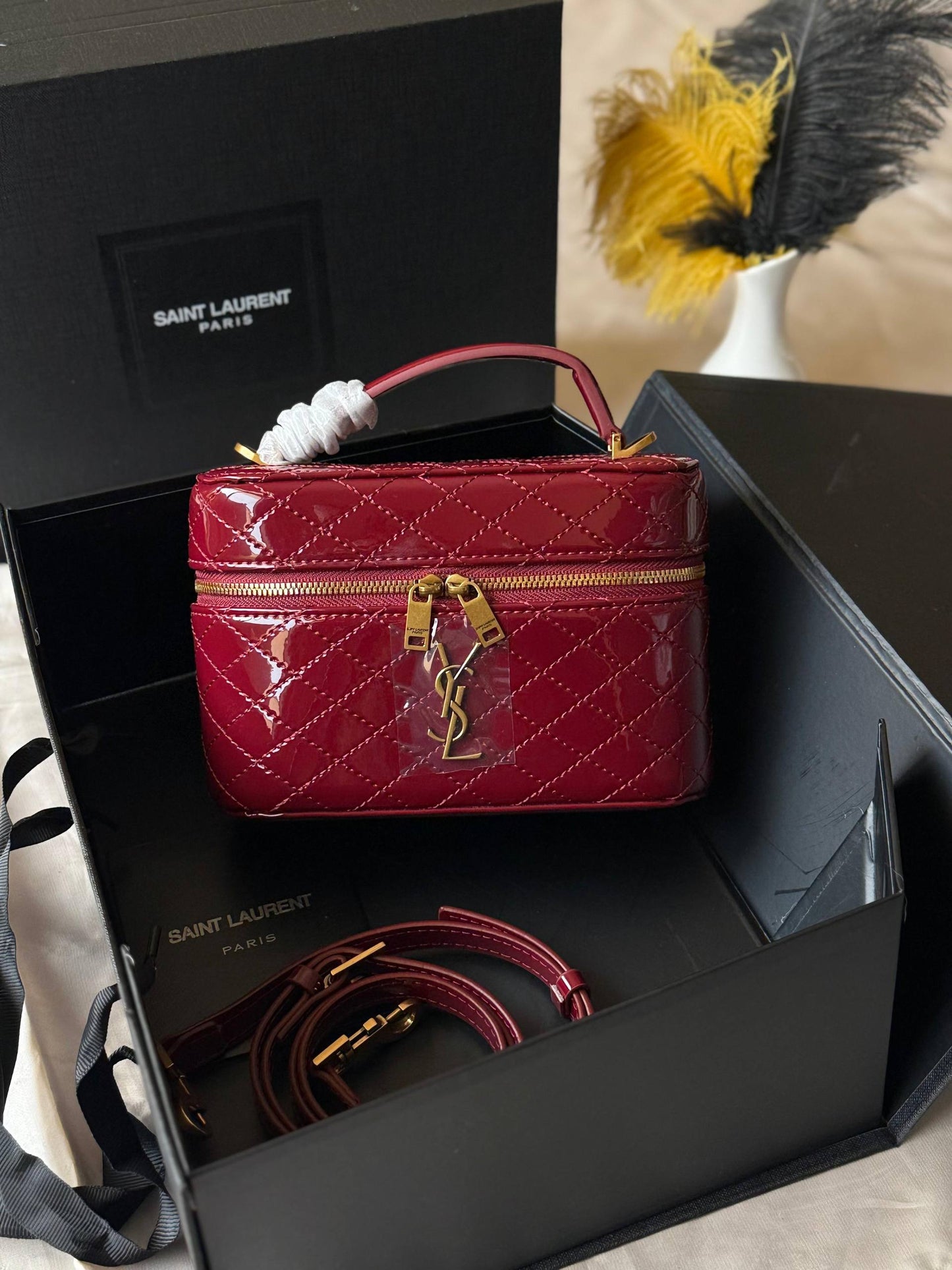 YSL
19cm
340 dhs❤️
Top quality 
With box🎁

Zain167
♥️♥️♥️