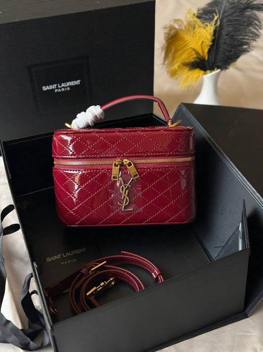 YSL
19cm
340 dhs❤️
Top quality 
With box🎁

Zain167
♥️♥️♥️