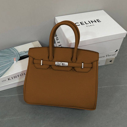 Hermes 
Best quality with box’s 
120 dhs✅
size 25 CM

Zain290
♥️♥️♥️