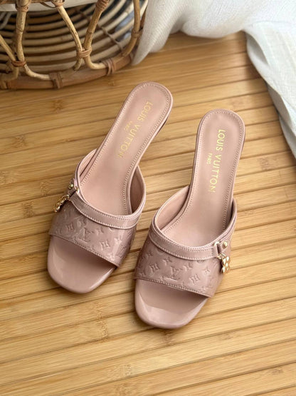 Chloe  - 𝗝𝗲𝗹𝗹𝘆 𝗧𝗣𝗨 𝗺𝘂𝗹𝗲𝘀
AA Quality
𝗦𝗶𝘇𝗲: 𝟯𝟲 𝘁𝗼𝗼 𝟰𝟭 
450 dhs🇦🇪🇦🇪

Zain303
♥️♥️♥️