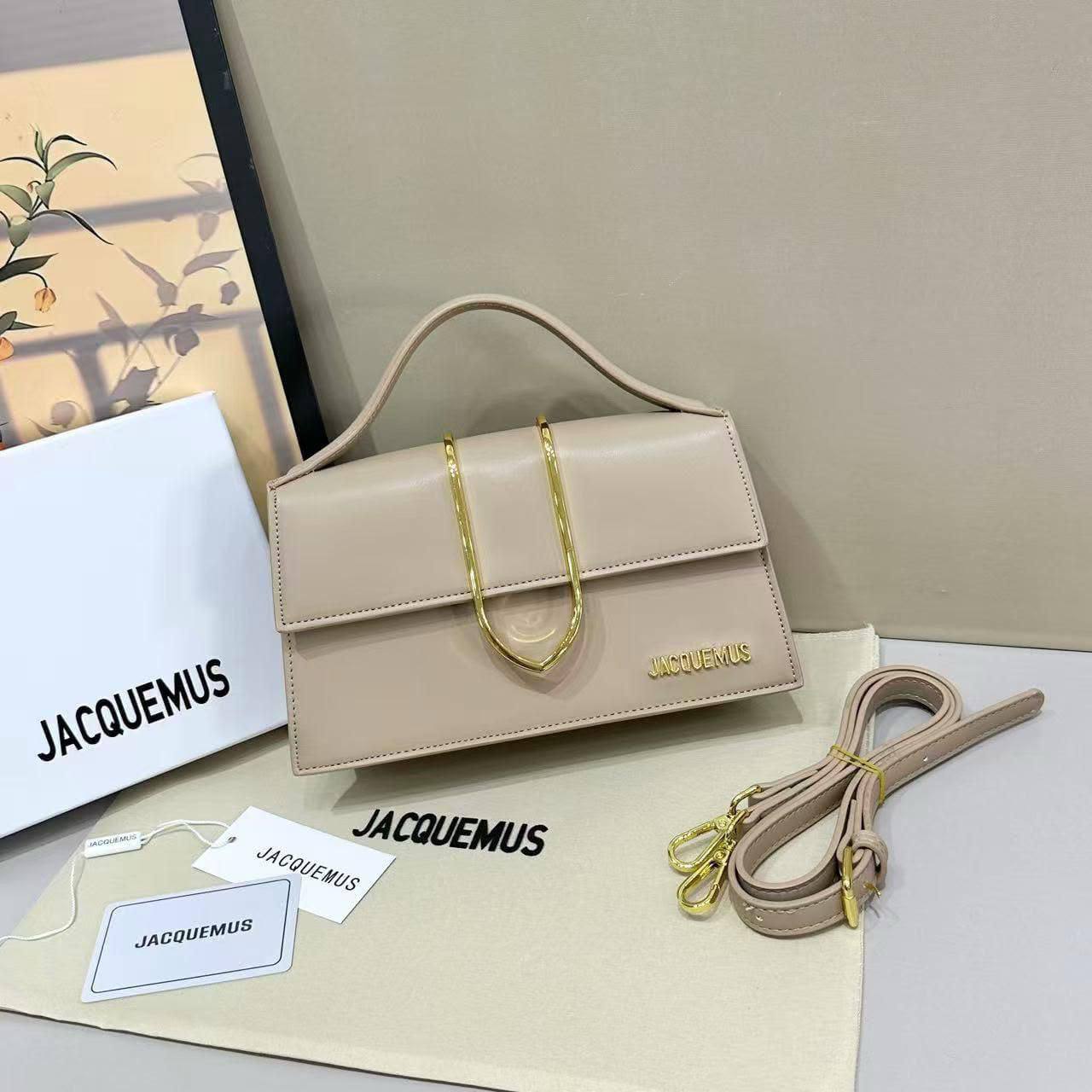 JACQUEMUS 
GOOD QUALITY 💫
110 dhs🇦🇪🇦🇪
WITH BOX 📦

Zain28
♥️♥️♥️