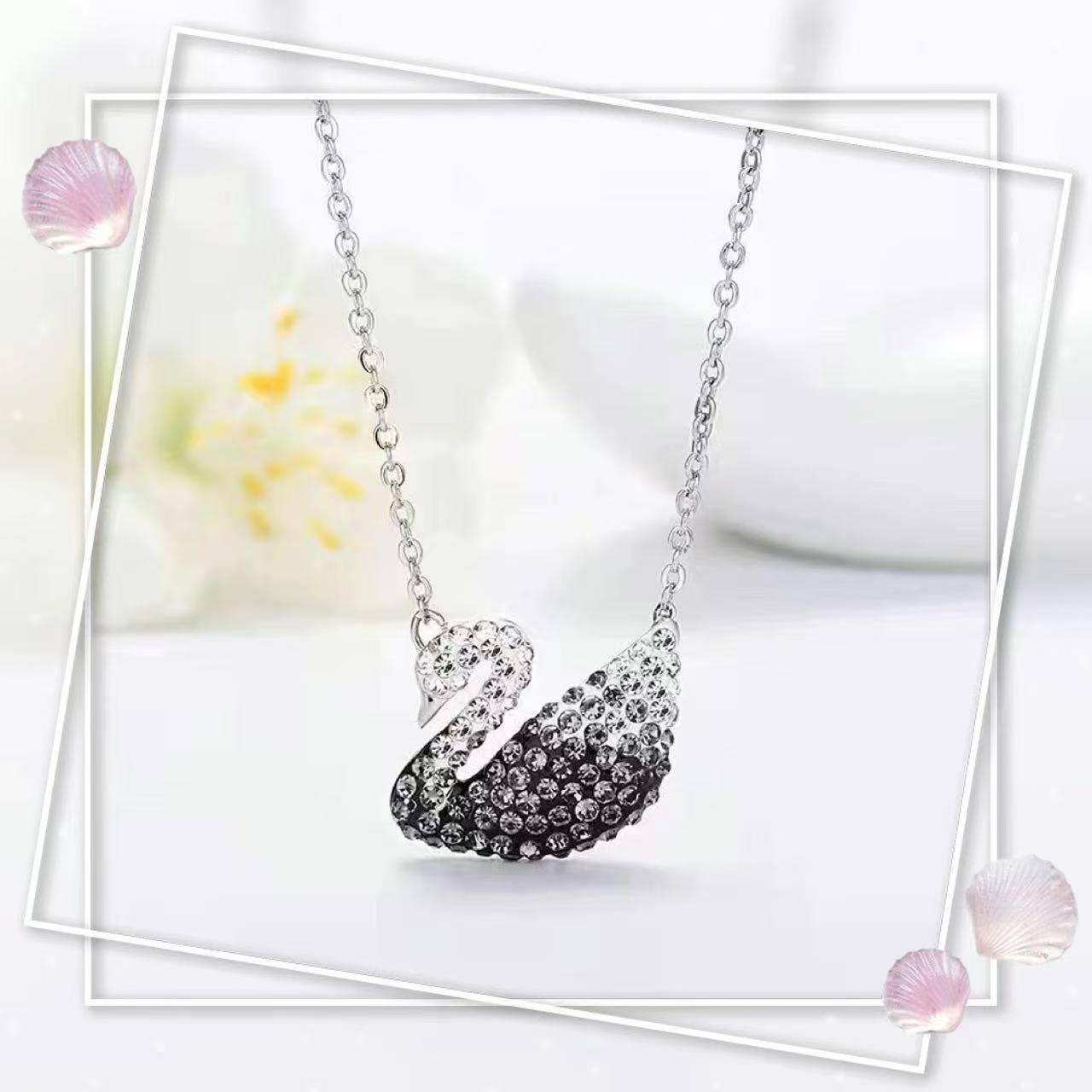 SWAROVSKI 🪿*
Necklace ❣️
Master quality 💯
With normal boxes 🗃️
50 dhs🇦🇪
With master box 📦 
65 dhs🇦🇪

Zain216
♥️♥️♥️