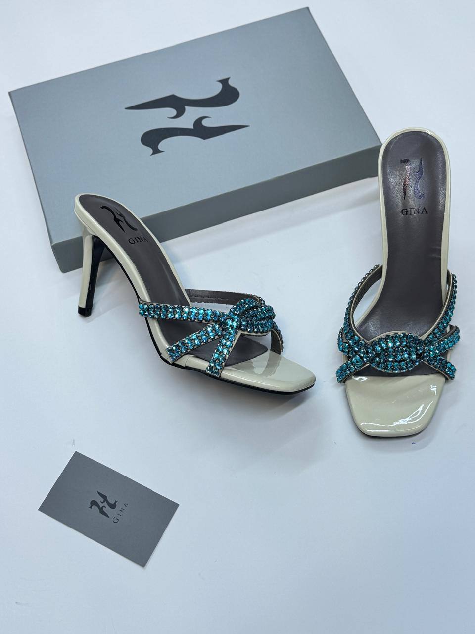 GINA
Size 36-41
115 dhs🪙💕

Zain21
♥️♥️♥️