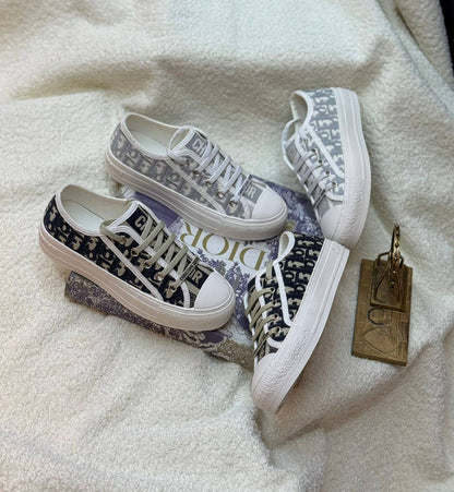 Dior shoes 

Size. 36 to 41 

130 dhs🪙🌨️

Zain80
♥️♥️♥️