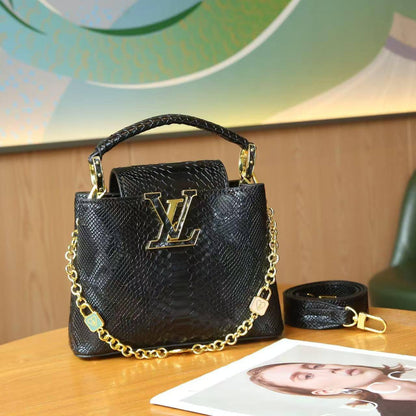 LV 
High quality 
Size 21cm
120 dhs💛
With box 📦

Zain70
♥️♥️♥️