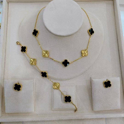 VCA SET❤️‍🔥*
Stainless steel 💯
Non tarnish ✅
Necklace 🐦‍🔥
Earring🌸
Bracelet ✨
With normal boxes 📦 
60 dhs❣️
With master box 🗃️ 
80 dhs❣️

Zain216
♥️♥️♥️
