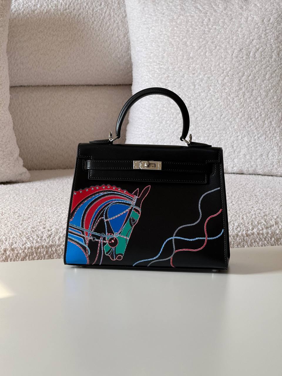 Hermes
 kelly 25cm💕master quality😍with box❤️
780 dhs✅

Zain52
♥️♥️♥️