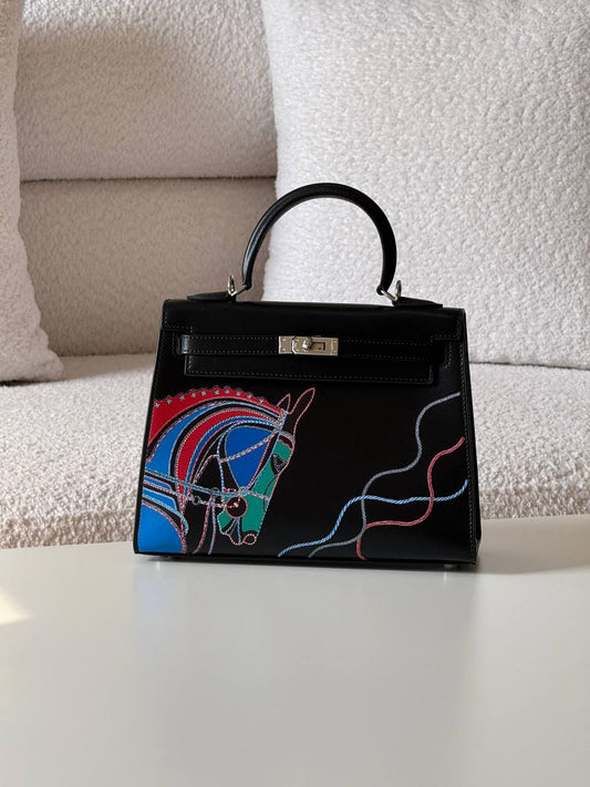 Hermes
 kelly 25cm💕master quality😍with box❤️
780 dhs✅

Zain52
♥️♥️♥️