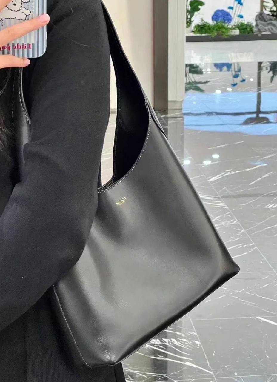 COACH 

NEW CAME GOOD QUALITY
 
85 dhs🪙🌨️

Zain39
♥️♥️♥️