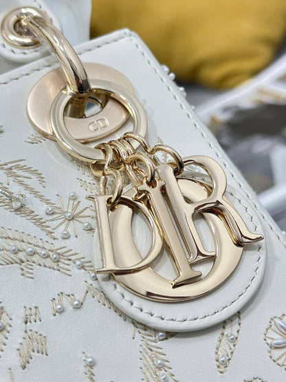 DIOR ✨💕✨
💯
SuperMaster Quality 🔥🔥
Available Now ❤️❤️❤️
For Price 👇 WhatsApp✅
0568585901 
0507557372
0552275751 Owner Zain 👌

Zain121
♥️♥️♥️