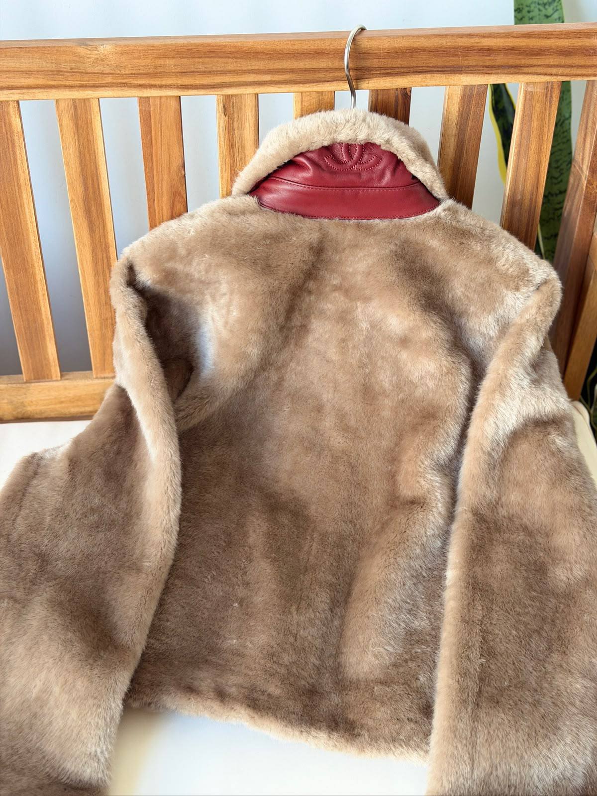 CHANEL NEW 
 
VIP QUALITY 

Shearling Lambskin Fur
Size : 36-38-40-42
2200 dhs🇦🇪🇦🇪🇦🇪


Zain287
♥️♥️♥️