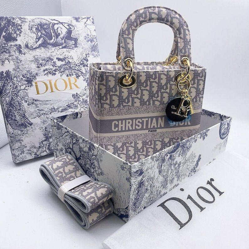 Dior
100 dhs✅

With box
🎁🎁🎁

Zain219
♥️♥️♥️