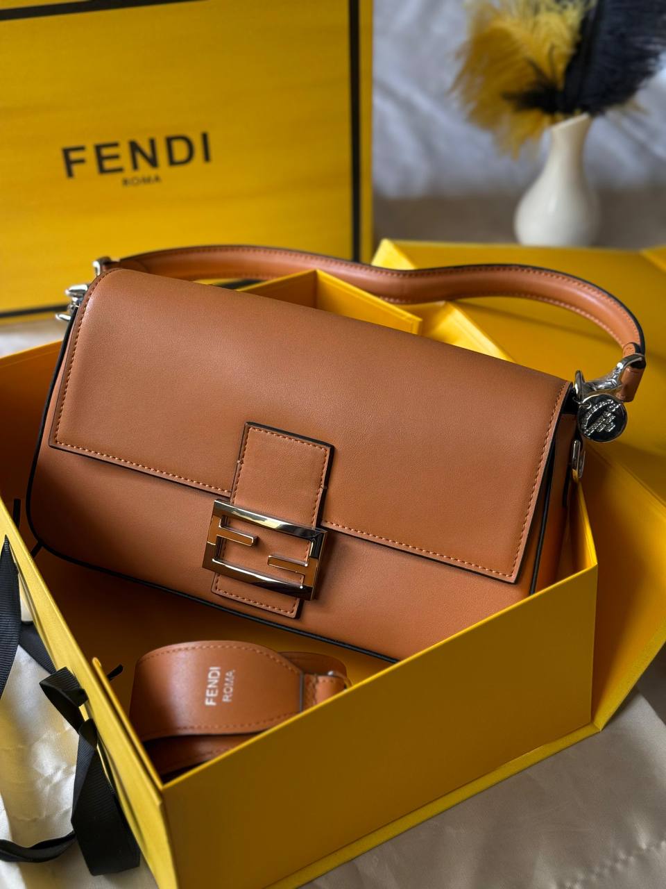 FENDI

26cm
330 dhs🪙🌨️

Top quality 
With box🎁

Zain167
♥️♥️♥️