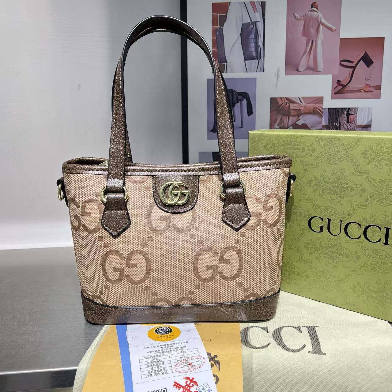 GUCCI ᴏᴘʜɪᴅɪᴀ ᴍɪɴɪ
 ᴛᴏᴛᴇ ʙᴀɢ
ɢᴏʟᴅ ʜᴀʀᴅᴡᴀʀᴇ
sɪᴢᴇ : 27 cm

70 dhs✅

Zain31
♥️♥️♥️